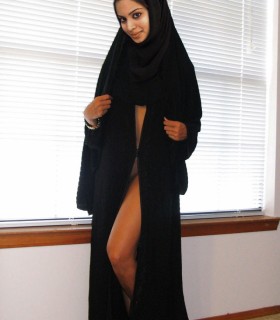 Голые силиконовые титьки афганской девушки